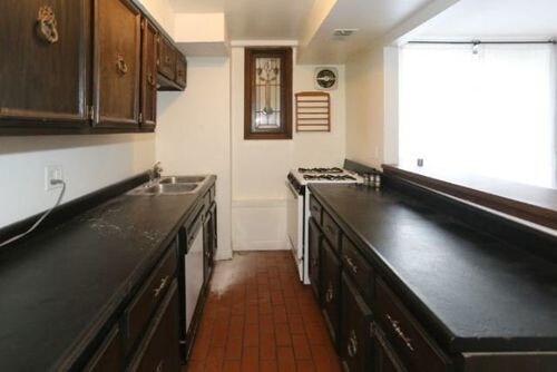 Primary Photo - 1015 W Wolfram St