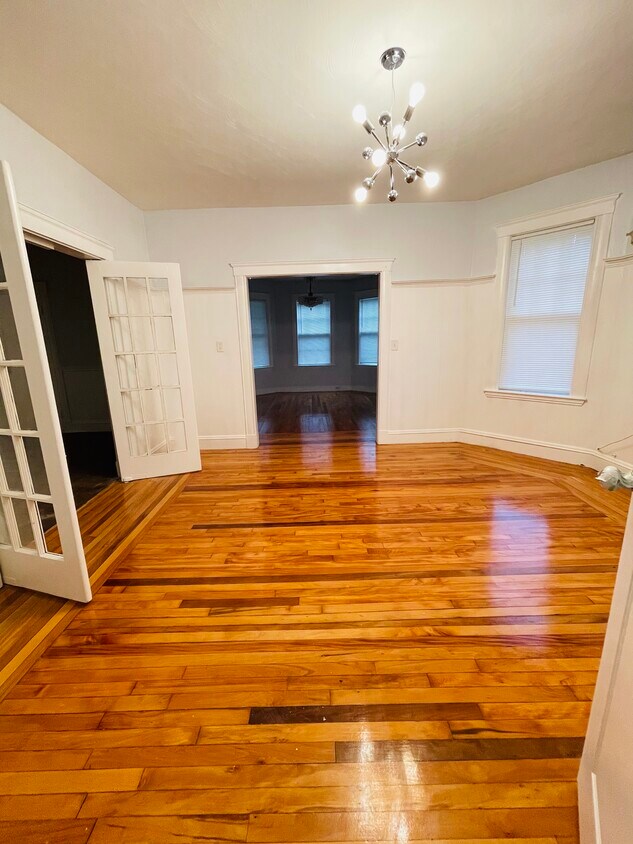 Primary Photo - 61 Lithgow St