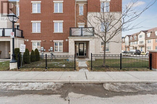 Building Photo - 122 Baycliffe Cres