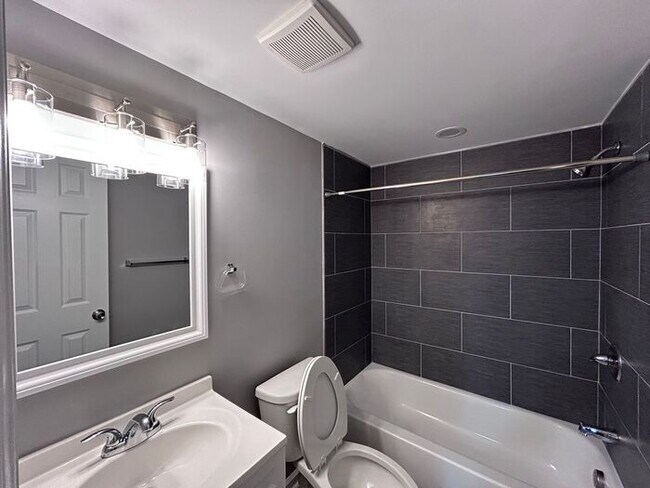 Foto del edificio - 4 Bedroom Single Family House