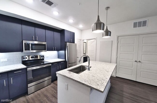 Building Photo - 1 br, 1 bath Condo - 3200 Greenlawn Blvd