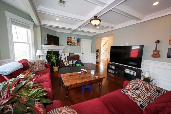 AMAZING 4 bed 3 bath in Brighton... JUNE 1ST MOVE IN - AMAZING 4 bed 3 bath in Brighton... JUNE 1ST MOVE IN House