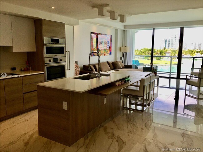 Foto del edificio - 10201 E Bay Harbor Dr