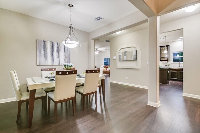 Building Photo - Spacious 4B3B House in Round Rock