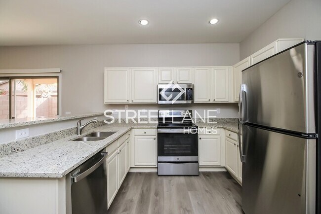 Foto del edificio - NOW OFFERING THE FIRST FULL MONTH FREE!