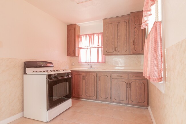 Foto del edificio - Nice 2 bedroom + Den house for rent