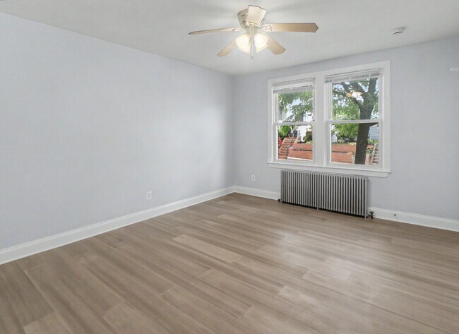 Foto del edificio - 3542 6th St NW