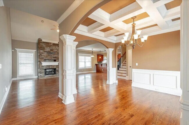 Building Photo - Seven Lakes (2) 8739