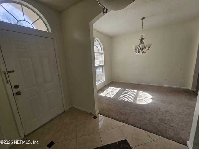 Building Photo - 1708 Dartmoor Ln