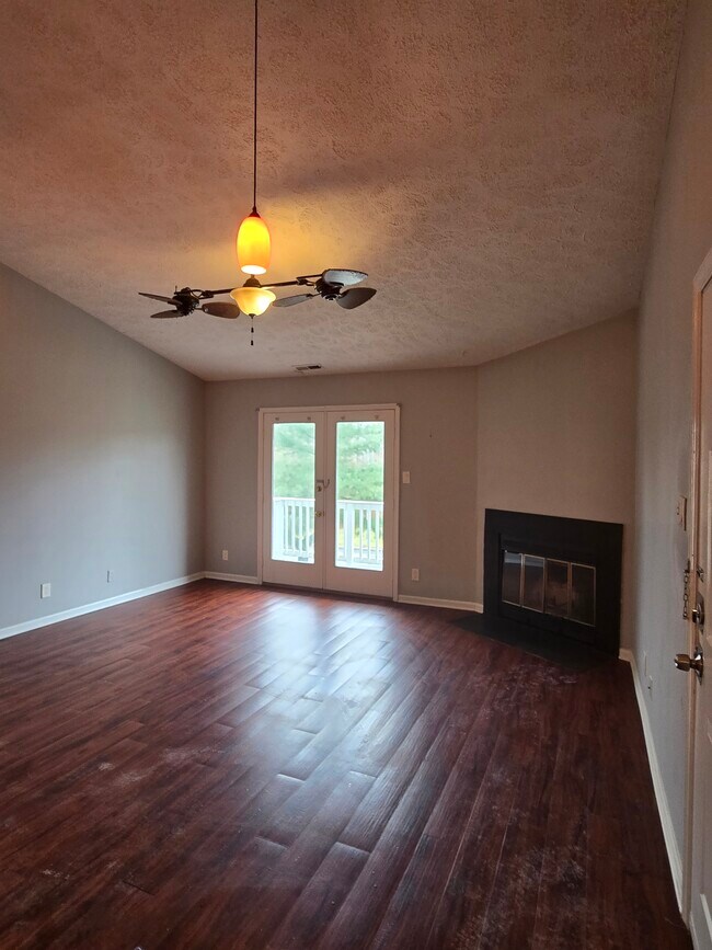 Sala de estar - 180 Kenwood Dr