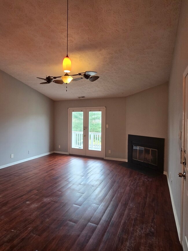 Living Room - 180 Kenwood Dr