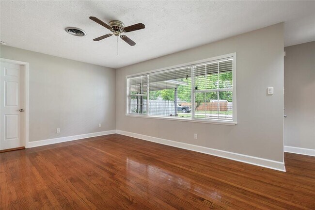 Foto del edificio - 8527 Ridgepoint Dr