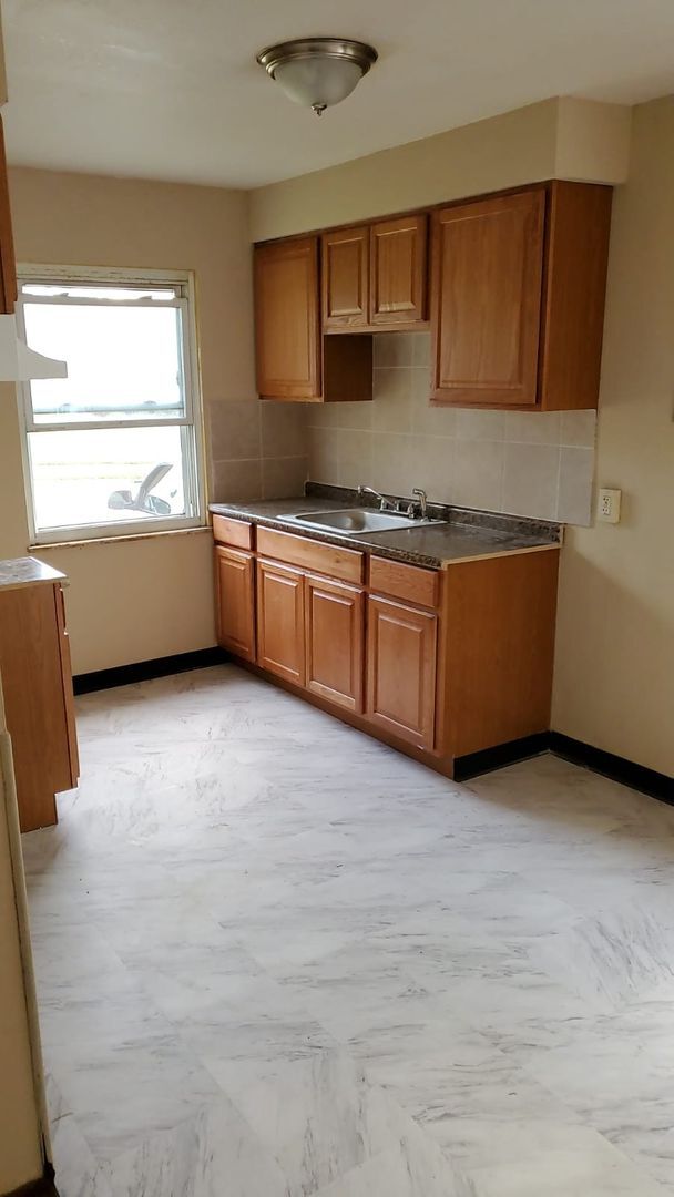 Building Photo - 12827 Park Knoll Dr