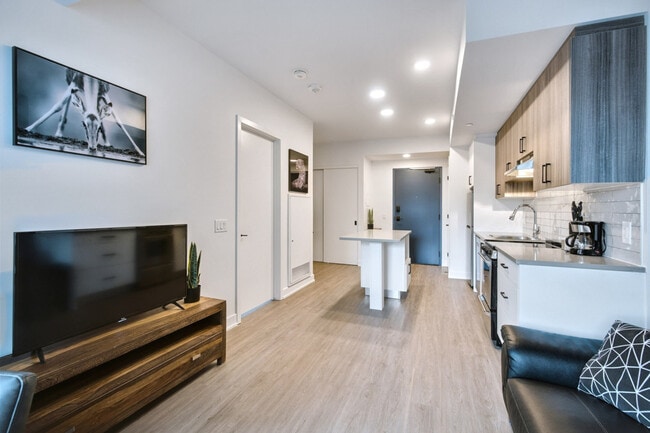 Building Photo - 90 Champagne Ave S