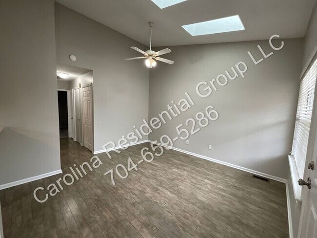 Building Photo - 8247 Circle Tree Ln