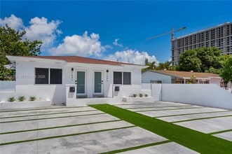 Building Photo - 2641 SW 29th Ct