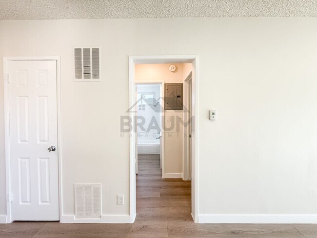 Foto del edificio - 5433 Sepulveda Blvd