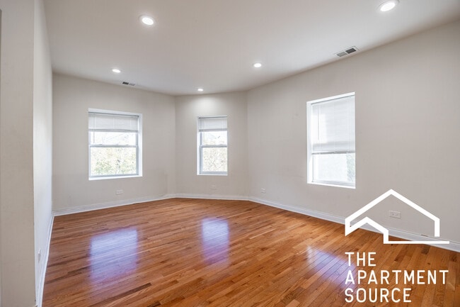 Building Photo - 1157 W Lunt Ave