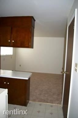 Building Photo - 1 br, 1 bath  - 40 Peony Ave Apt 7