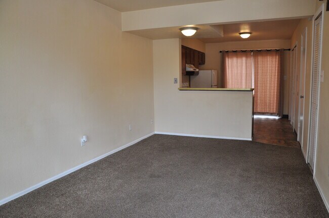 Foto del edificio - 1922 N Salem Ave