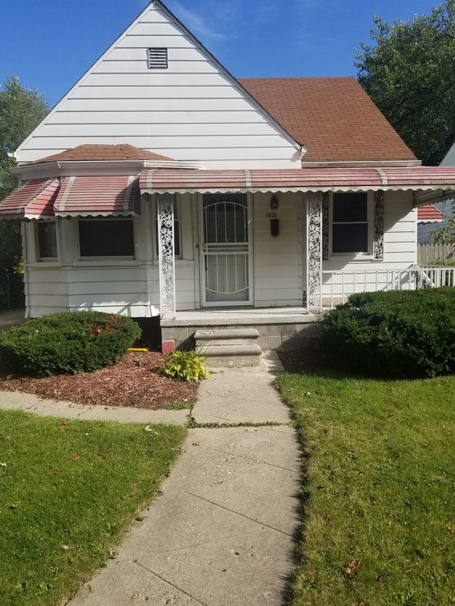 Building Photo - Nicely updated 3 bedroom bungalow