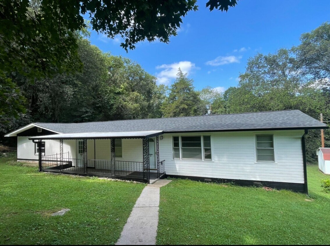 3009 Cox Ln Unit A, Knoxville, TN 37914 Room for Rent in Knoxville