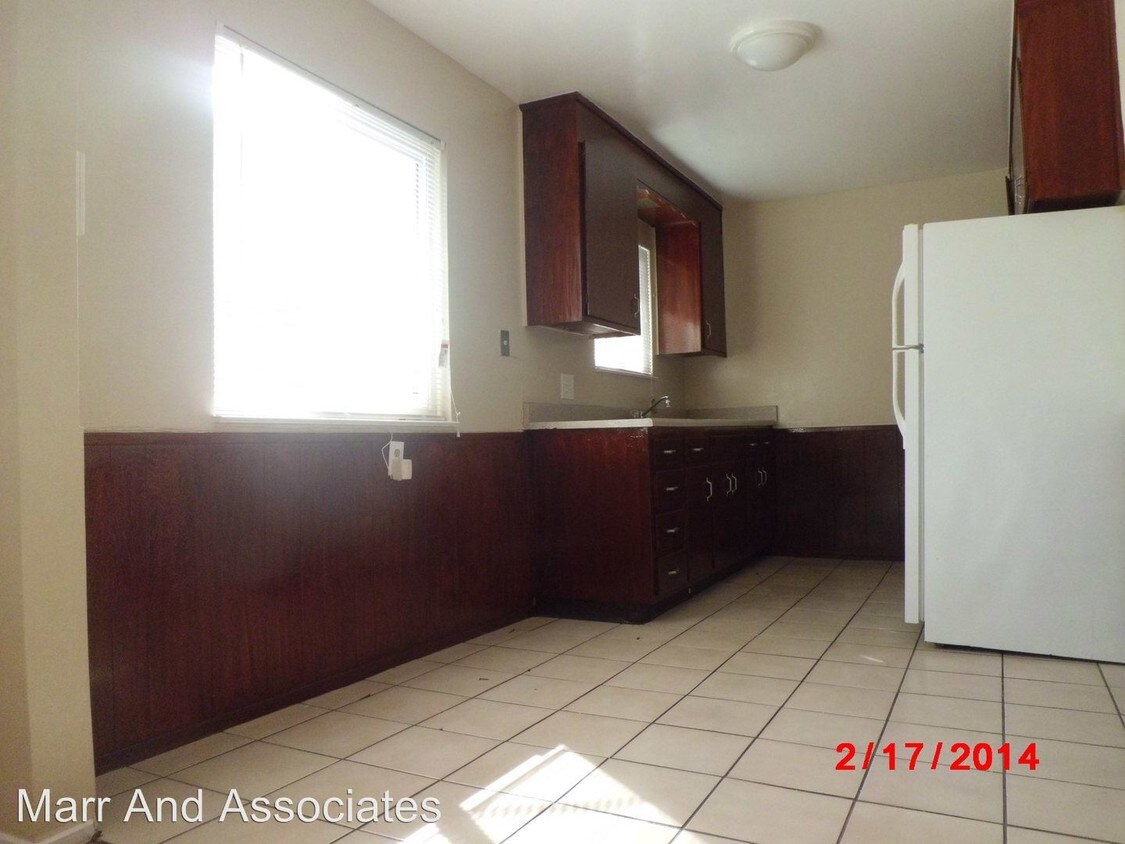 Primary Photo - 3427 Laurel Ave