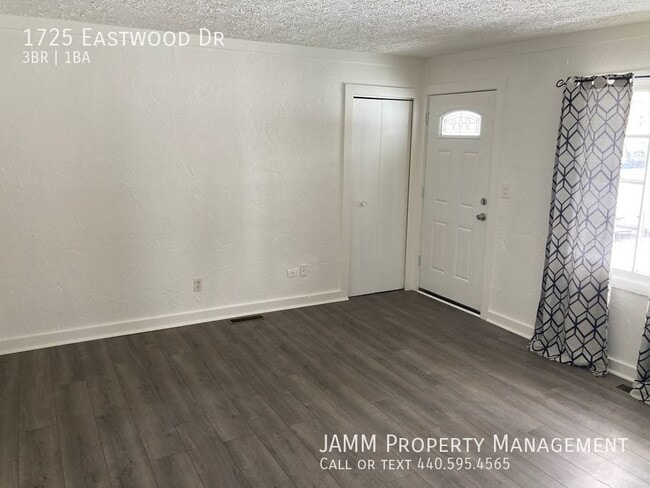 Building Photo - Rare 3-Bedroom Brunswick Find!