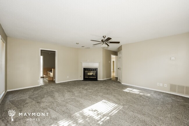 Foto del edificio - 1801 Whispering Oaks St