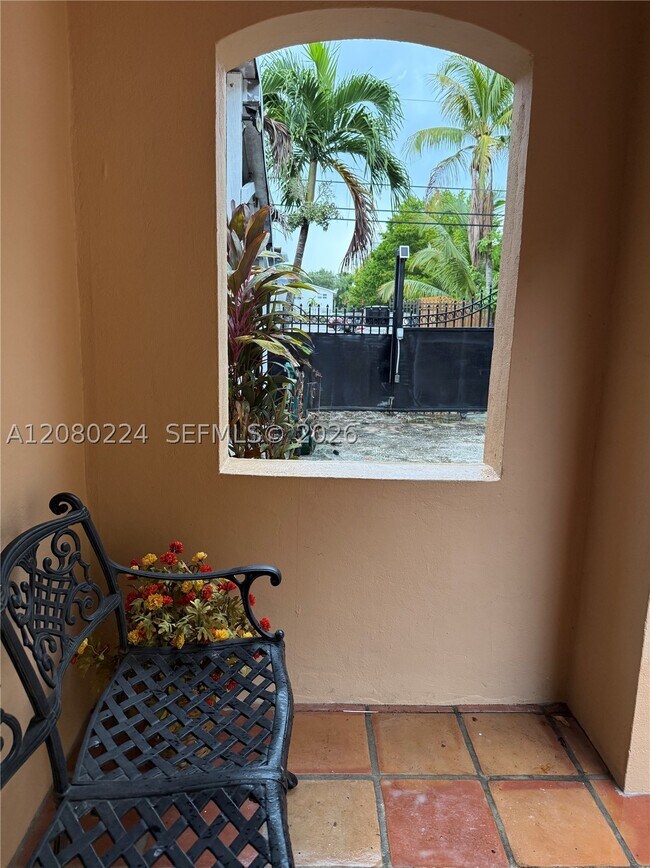 Foto del edificio - 738 NE 83rd Terrace
