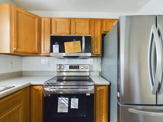 Kitchen with Brand new Stainless Steel Appliances - 271 Pittsboro St