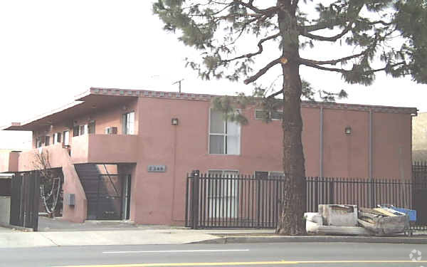 Primary Photo - 7349 Woodley Ave