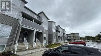 Building Photo - 925 Deveron Crescent