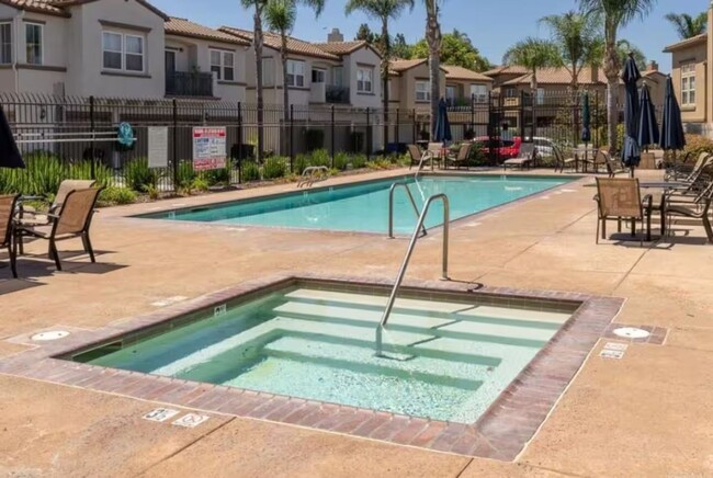 Foto del edificio - 3 bedrooms 2.5 baths townhouse in South San Diego