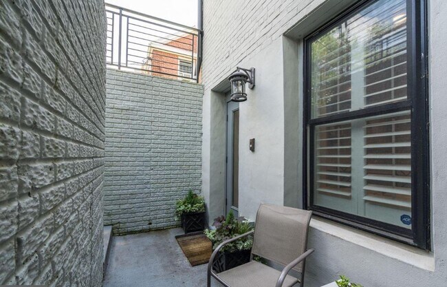 Foto del edificio - Glover Park Beauty with Parking