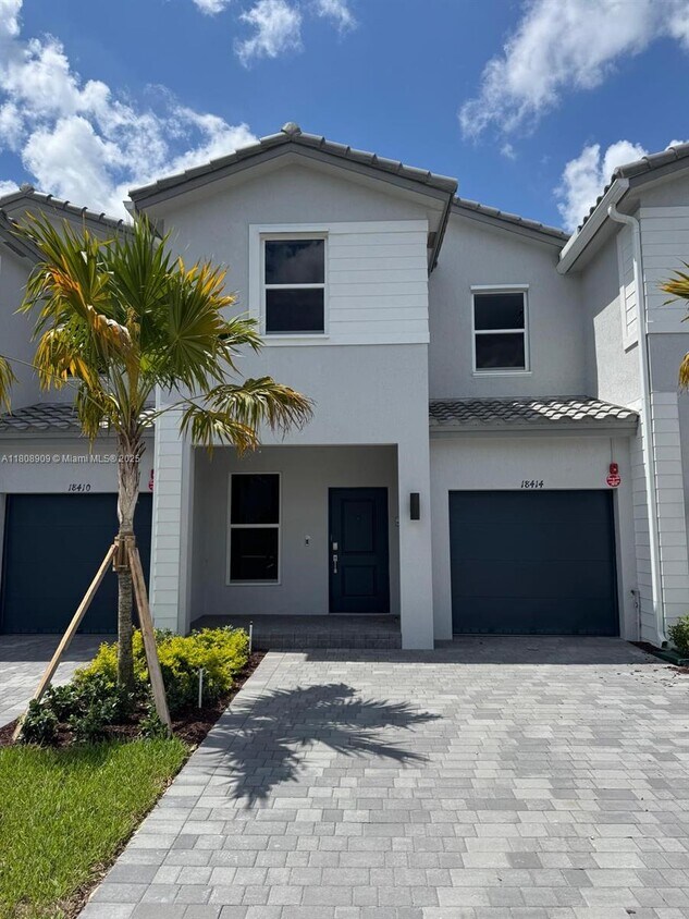 Foto principal - 18414 SW 2nd St