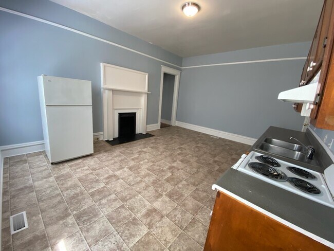 Building Photo - 327 Ellis St