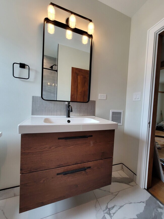 Foto del edificio - 4358 N 28th St