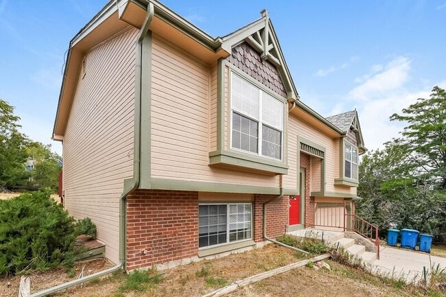 Building Photo - 389 Eisenhower Dr