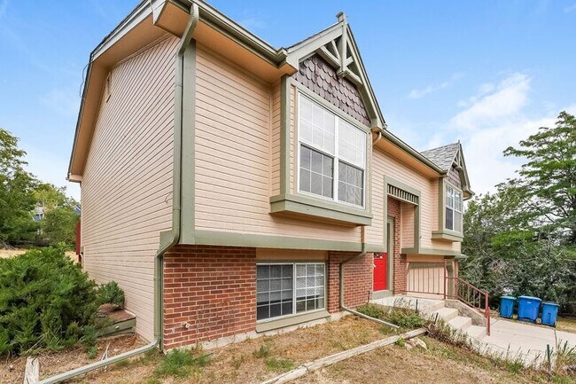 Foto del edificio - 389 Eisenhower Dr