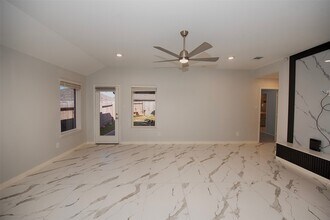 Building Photo - 15223 Mayflower St