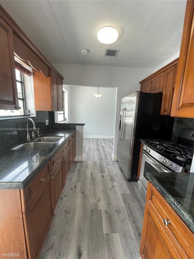 Foto del edificio - 3 br, 2 bath House - 40 W 64th St