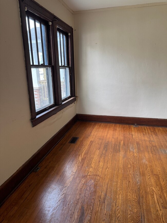 Building Photo - 420 5th Ave NW