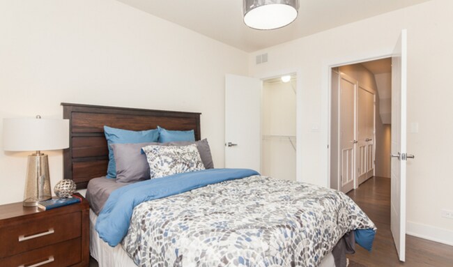 Foto del edificio - 2703 W Belmont Ave