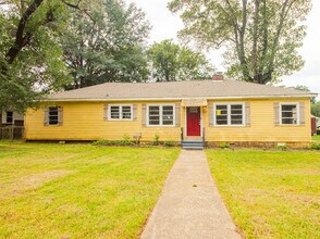 Building Photo - 402 Belcher Dr