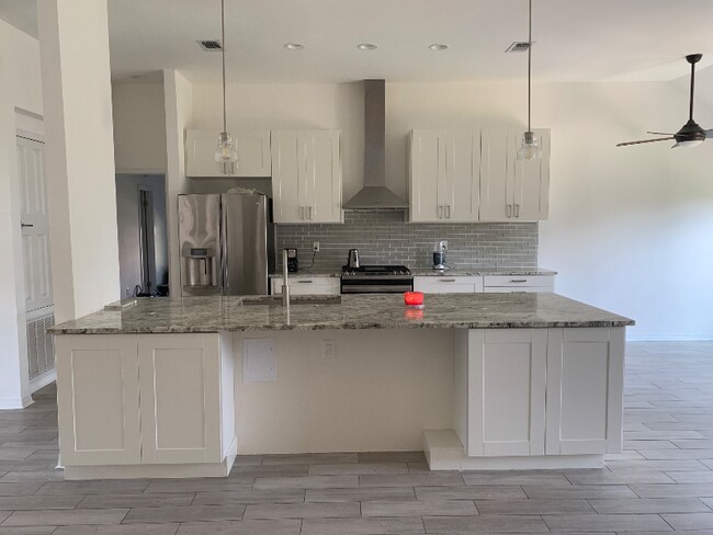 Foto del edificio - 409 Ridge Wood Cir