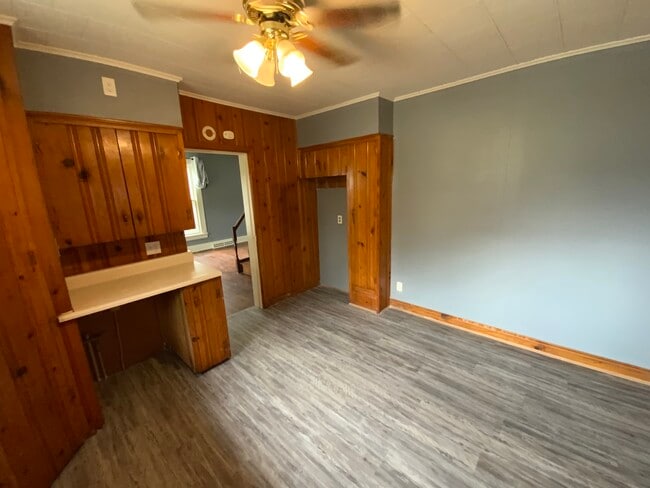 Building Photo - 217 E Roselawn St