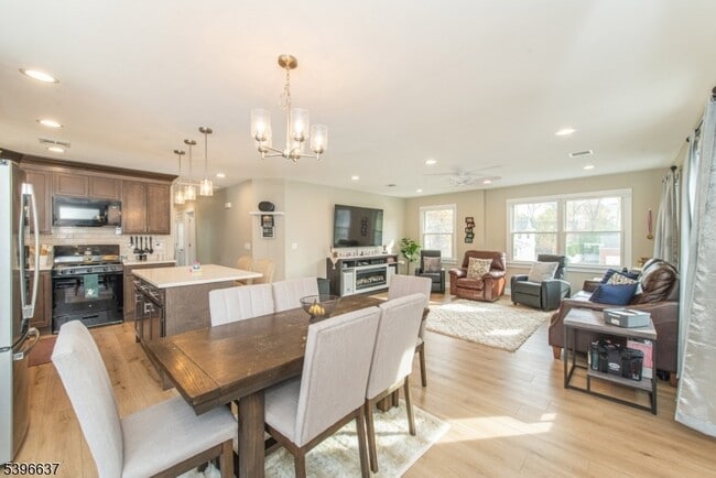 Building Photo - 773 Union Blvd