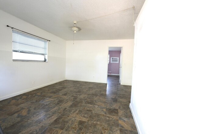 Foto del edificio - 220 Lucerne Ave