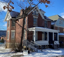 Building Photo - 869 Kenneth Ave